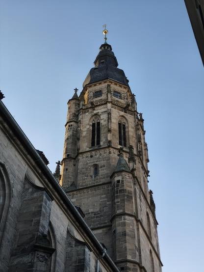 Blauer Himmel. Kirche St. Moriz Coburg.