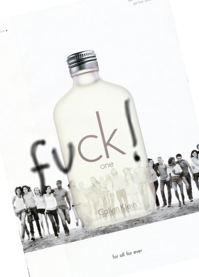 Se ve un anuncio en colores blanco y nego de un perfume de la marca Calvin Klein. La imagen está escorada y se ve una fila de personas guapas y en grande en primer plano una botella del perfume con las iniciales CK en ella. aprovechando esas iniciales he añadido fu delante con lo que se lee fuck Dedicada al consumismo salvaje y a las campañas publicitarias que nos quieren vender más y más cosas que no necesitamos, para hacernos sentirnos que somos muy "cool"