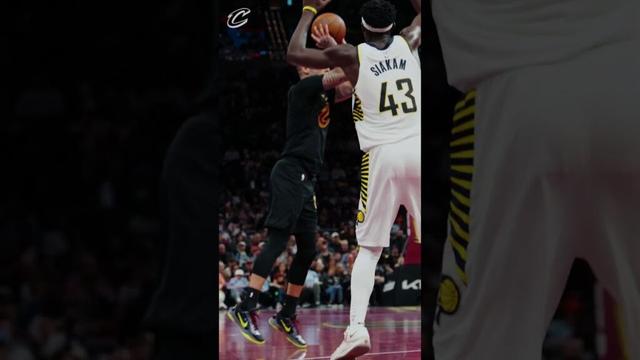 🔁 We could watch Lonzo’s assist on repeat. #LetEmKnow #Cavs #LonzoBall #NBA #Shorts