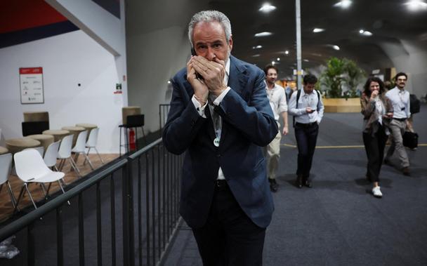 El presidente de la COP30, el diplomático brasileño André Corrêa do Lago, en los pasillos de la cumbre este sábado.