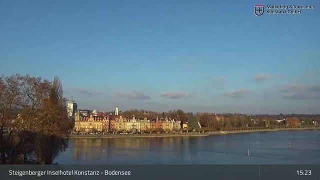 This webcam usually shows a view of the lake with tall and colorful buildings on the further side away from camera. The image may be overlaid with text in German. It's cloudy. It's 27ºF/-3ºC.