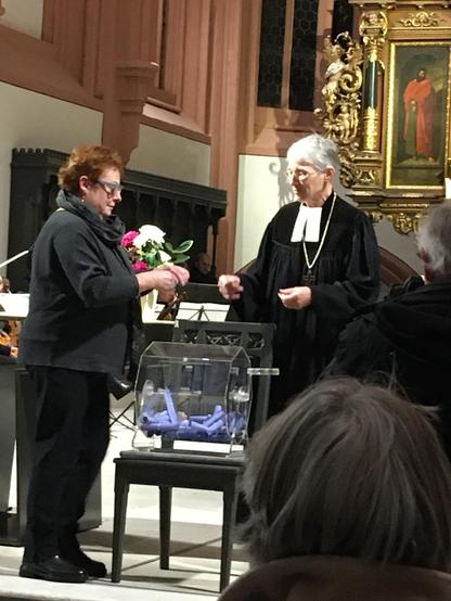 Verlosung des Wochenendes in der Christusbruderschaft Selbitz. Der Kirchenvorstand der Auferstehungskirche in Hof gewann. Herzlichen Glückwunsch.