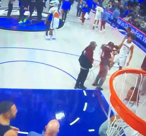 If Green were next to Thompson!😡