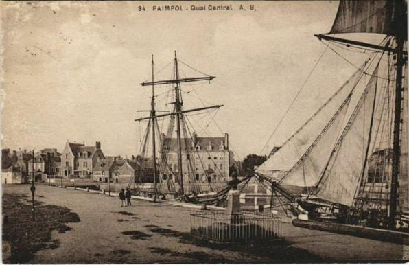 Paimpol Quai Central France à #Paimpol (#CôtesDArmor)  #CartePostaleAncienne 👉 https://cartorum.fr/carte-postale/561307/paimpol-paimpol-quai-central-france