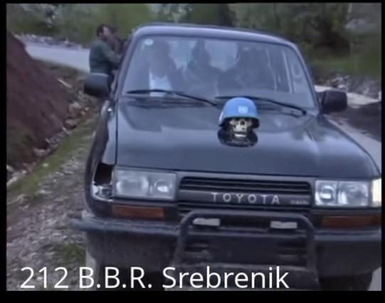 Totenkopf auf seinem Auto