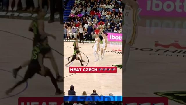 Vit drained 4 threes in the 3rd quarter 🔥🔥🔥🔥 #nba #hawks #vitkrejci