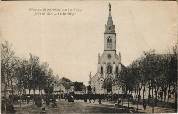 Issoudun La Basilique France à #Issoudun (#Indre)  #CartePostaleAncienne 👉 https://cartorum.fr/carte-postale/688656/issoudun-issoudun-la-basilique-france