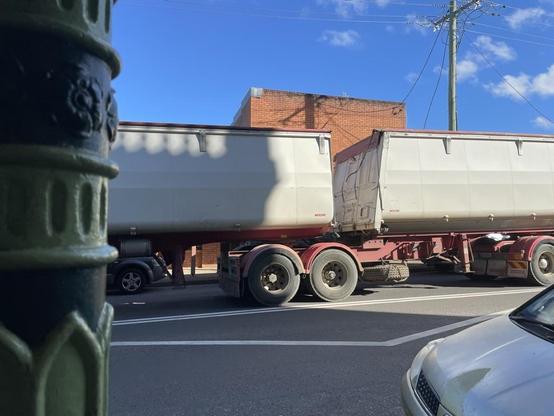 Bellingen traffic channel, Hyde St.