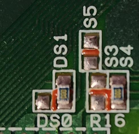 a close up of a PCB. There's a 0-ohm resistor across DS1, and next to it there's an empty pair of pads labeled S5, and pads labeled S3 and S4, of which S4 has a 0-ohm resistor