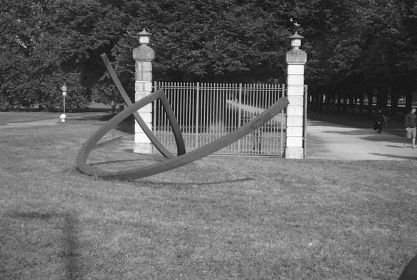 Skulptur am Historischen Tor zum Georgengarten in Hannover