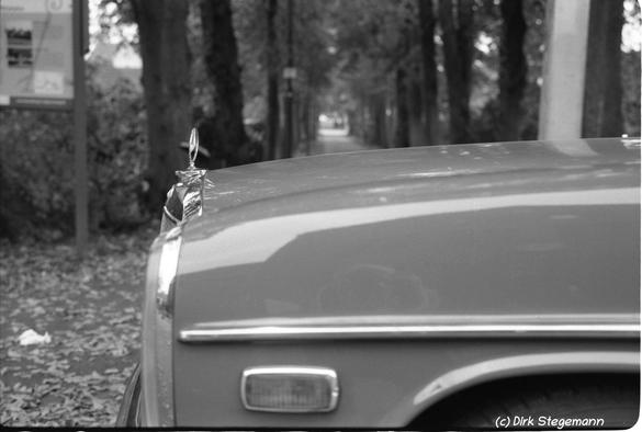 Oldtimer Mercedes-Benz W114 in Billerbeck am Bahnhof.