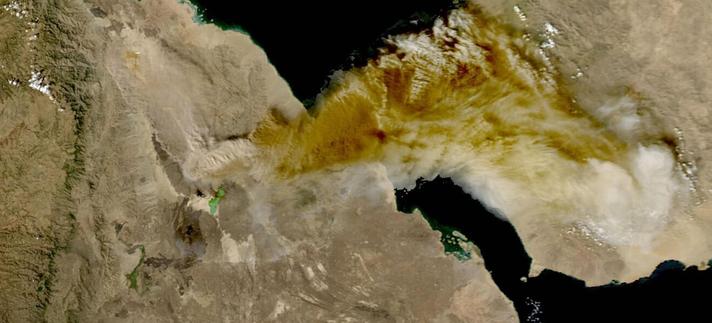 Image Aqua MODIS montrant le panache de cendres du Hayli Gubbi après son éruption du 23 novembre 2025. NASA.