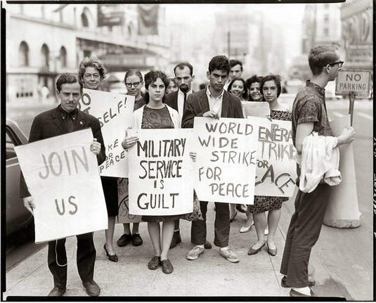 Richard Avedon, Ban the Bomb Protest March, Times Square, New York, 1963