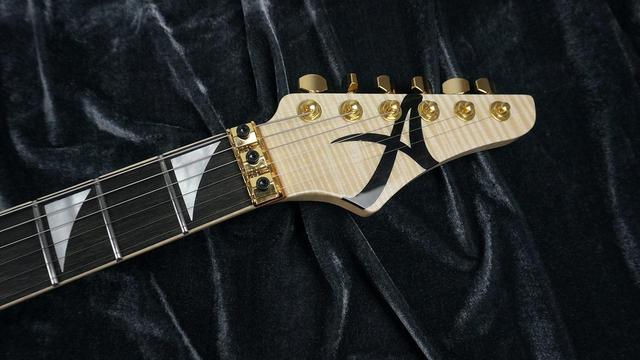 Aubailly guitars JRG1 model. Headstock view.