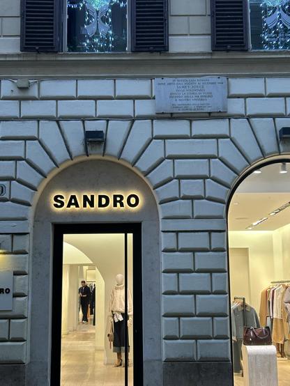 The home in Rome where Joyce lived during the second half of 1906. Below is the clothing store, Sandro.