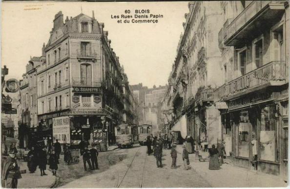 Blois-Les Rues Denis Papin et du Commerce à #Blois (#LoirEtCher)  #CartePostaleAncienne 👉 https://cartorum.fr/carte-postale/247424/blois-blois-les-rues-denis-papin-et-du-commerce