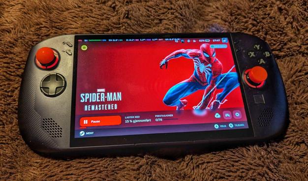 Spiderman laster ned på Steam OS.