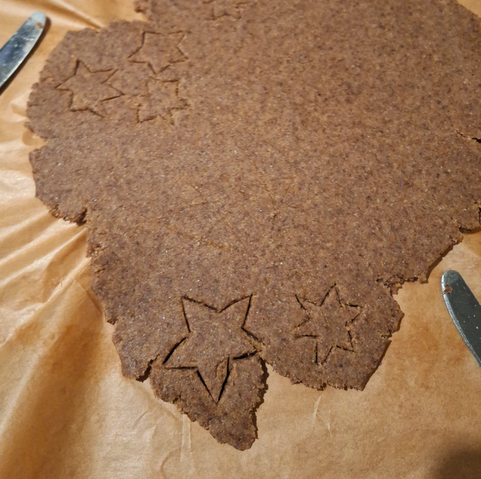 cinnamon stars manually cut with a knife into dough (we found forms soon after ^^)
