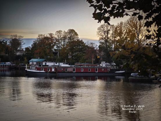 Boats on the Berlin–Spandau Ship Canal in the Westhafen (west harbor) area of Berlin, October 2025, © Stefan F. Wirth
