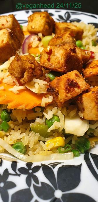 Vegetable fried rice: basmati rice, red onion, carrot, courgette, white cabbage, red pepper, green pepper, sprig onion, fresh ginger & garlic, rice vinegar, soy sauce.

Spicy Marinated Dry-fried Tofu: marinated in soy sauce, 'fish' sauce, kimchi chilli mix.