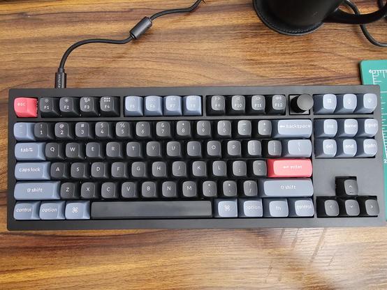 Photo of a mechanical keyboard.