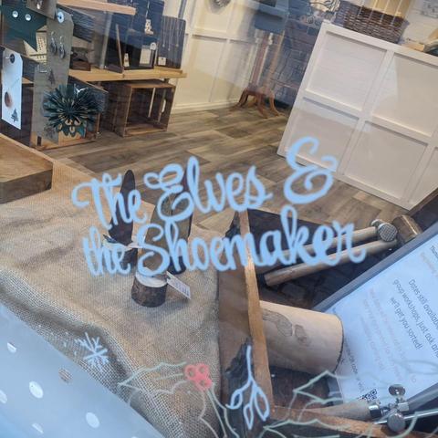 Writing on the LollaMac shop window:
The Elves & the Shoemaker