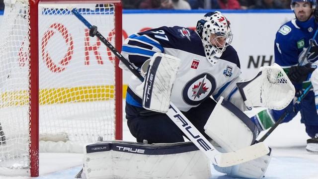 Winnipeg Jets' Connor Hellebuyck to miss 4-6 weeks after knee surgery