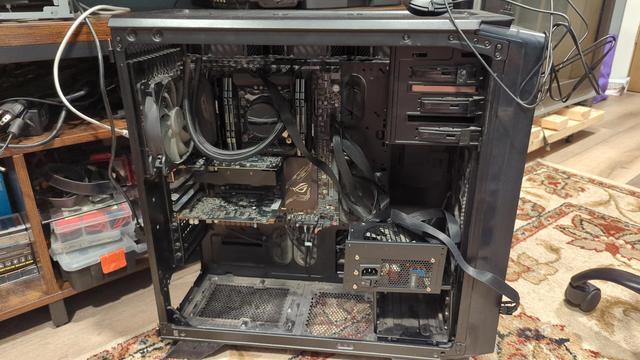 A huuuge old gaming PC case, with the side panel removed. It's currently functional (although powered off) yet the case is so gigantic the parts barely take up any space inside. It was definitely a nice PC ten years ago, but now it's just a step away from e-waste. Don't worry though, I'll do something neat with it!