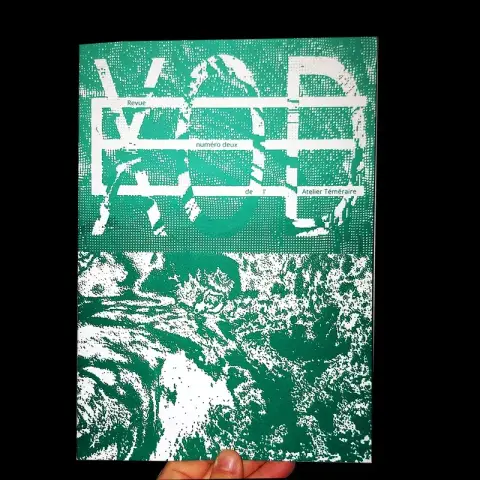 Couverture d’un zine dans un dégradé de vert. Sur un jeux de texture tramé on peu lire le titre Exode.
