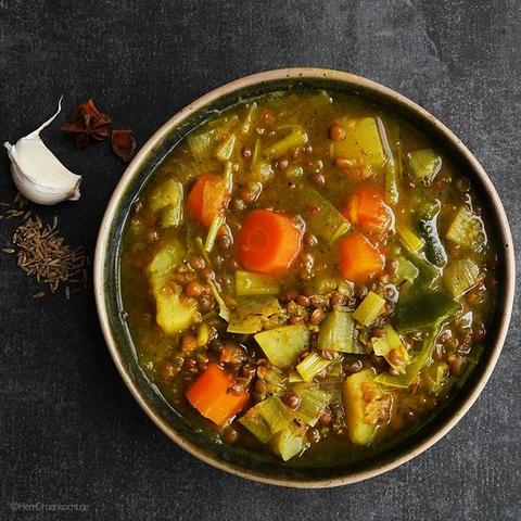 Linsensuppe mit Lauch, Möhren, Kartoffeln, Kreuzkümmel, Curry und Sternanis