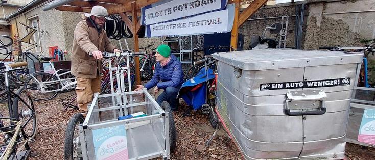 Foto: Andreas Klaer. Die Lastenfahrradausgabe der fLotte Potsdam, ein Lastenfahrradverleih in Potsdam, der aus einem ehrenamtlichen Projekt entstand und nun um weitere Finanzierung von der Kommune bangt.