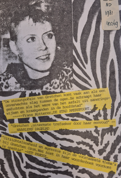 Achteromslag van de bundel "Meidenwerk", met foto en lovende citaten.