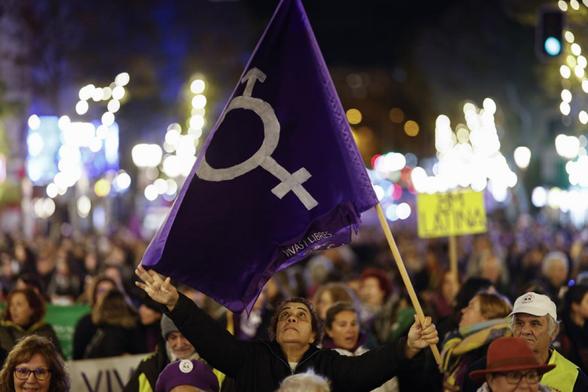 Manifestación por el 25N en Madrid, con la cabecera desde Atocha (EFE / Rodrigo Jiménez)