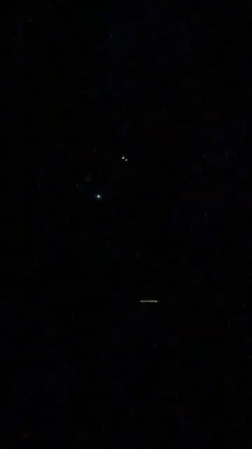 Pilot captures UAPs outside their window over Northern California