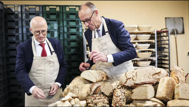 Bundeskanzler Merz mit seinem Lieblingsessen, Brot
