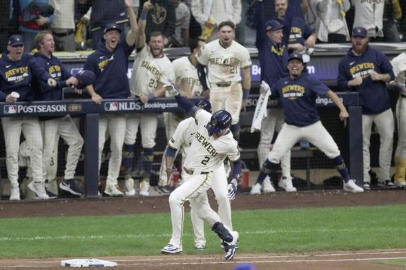 10 Milwaukee Brewers Receive Bonuses Via MLB's Pre-Arbitration Bonus Pool - Brewers