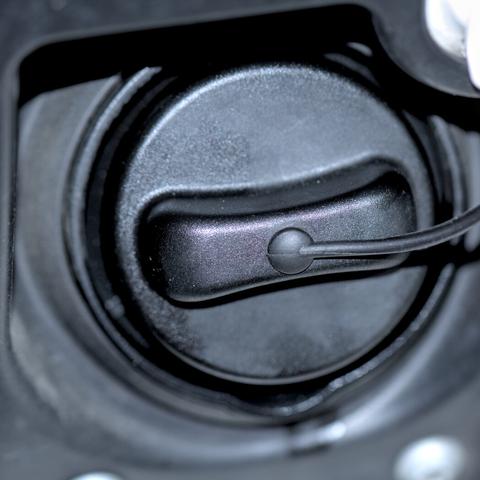 Tankverschluss an einem Rettungswagen