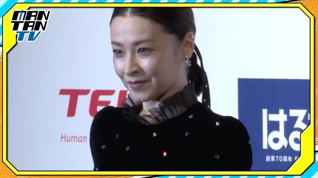 檀れい、ラインストーンが“光り輝く”ブラックドレスで魅了　「ベストドレッサー賞」受賞