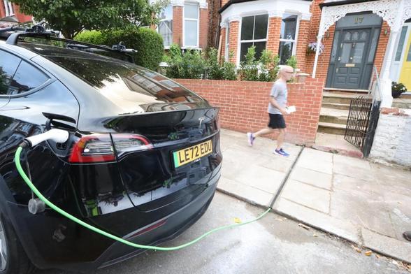 On-street electric vehicle charging