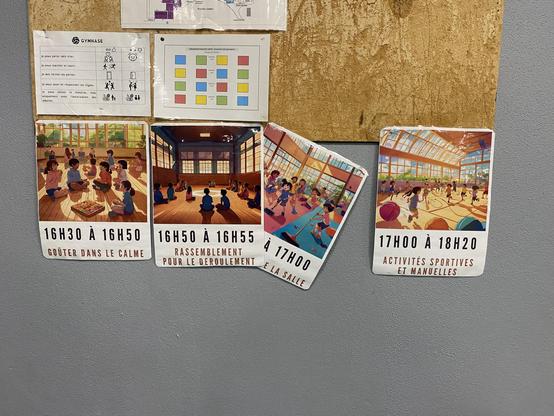 Une série d'affiche sur un mur. Elles illustrent les étapes du périscolaire de façon chronologique. Chaque dessin est généré par IA. Le style est enfantin, mais bourré d'erreurs et d'approximations.