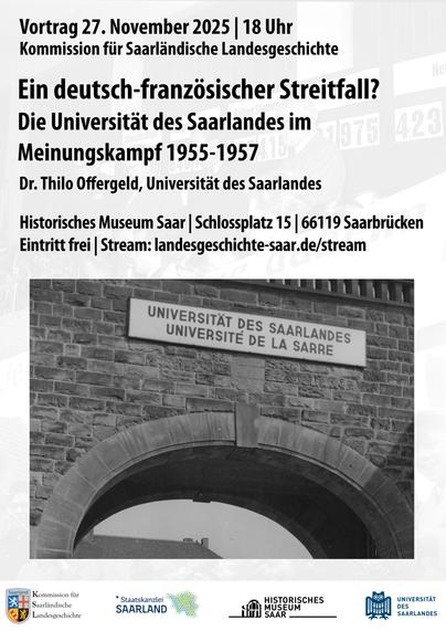 Plakat zum Vortrag mit Daten, Name des Vortragenden sowie Titel des Vortrags sowie weitere Infos (s. Beitrag). Darunter ein Bild des Torbogens zum Campus der Universität des Saarlandes mit dem alten Schild der Universität, das zweizeilig ist. Die obere Zeile liest sich "UNIVERSITÄT DES SAARLANDES" die untere Zeile "UNIVERSITÉ DE LA SARRE"