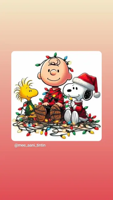 Woodstock, Charlie Brown und Snoopy (in Weihnachtsmannkleidung) haben sich hoffnungslos in einer bunten Lichterkette verheddert und gucken alle drei ziemlich ratlos aus dem Bild.
