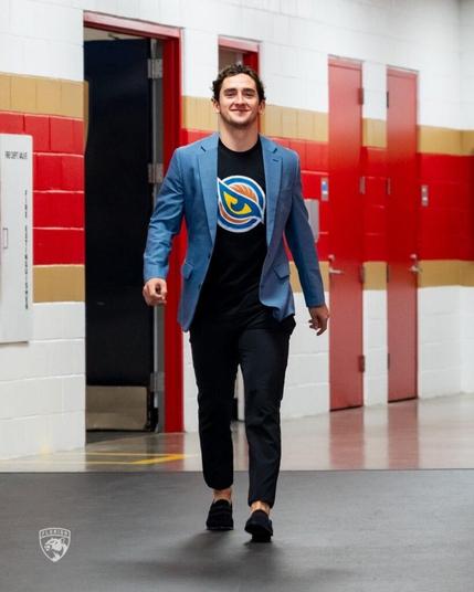 Mackie being a beauty today and repping the Vancouver Goldeneyes, where his twin sister Maddy plays!