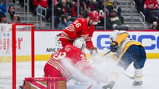 Detroit Red Wings poached by Predators with four third-period goals