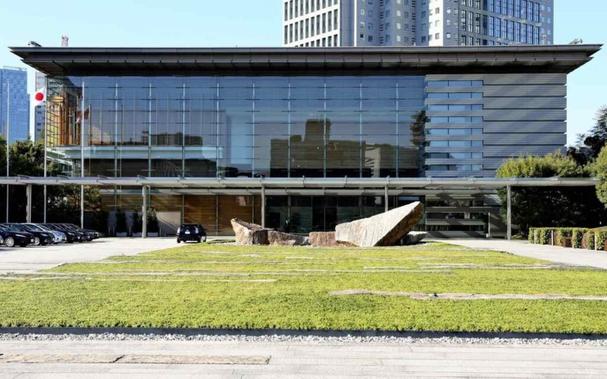 Japan to Tighten Screening of Foreigners’ Residential Status by Providing Information of Nonpayment of Taxes