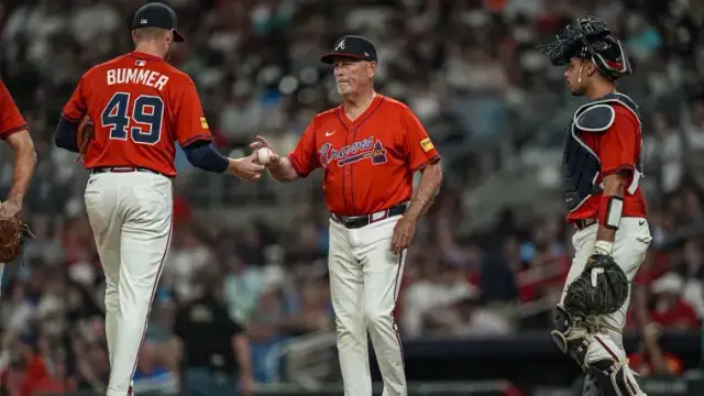 Braves' fan favorite pitcher ditches contract to pursue a new MLB deal image