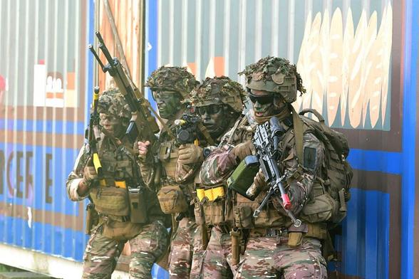 Soldados franceses en un ejercicio (NurPhoto via Getty Images)