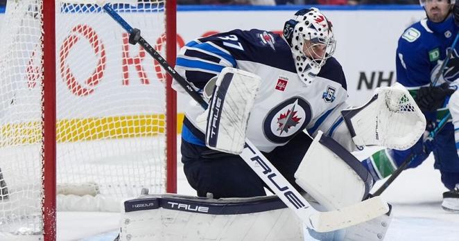 Jets goalie Hellebuyck to undergo arthroscopic procedure on his knee and miss 4 to 6 weeks | National Sports