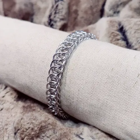 Même bracelet non coloré.