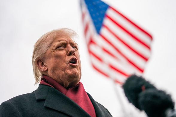 El presidente de EEUU, Donald Trump, habla con la prensa antes de partir de la Casa Blanca a bordo del Marine One en Washington, el 22 de noviembre de 2025. (Allison Robbert for The Washington Post via Getty Images)
